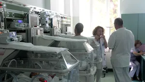 Secţia de neonatologie a Spitalului Judeţean Vâlcea a fost renovată de părinţii dintr-o comunitate online