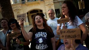 Cinci bărbaţi au fost achitaţi de viol în Spania pentru că victima minoră nu a opus rezistenţă 