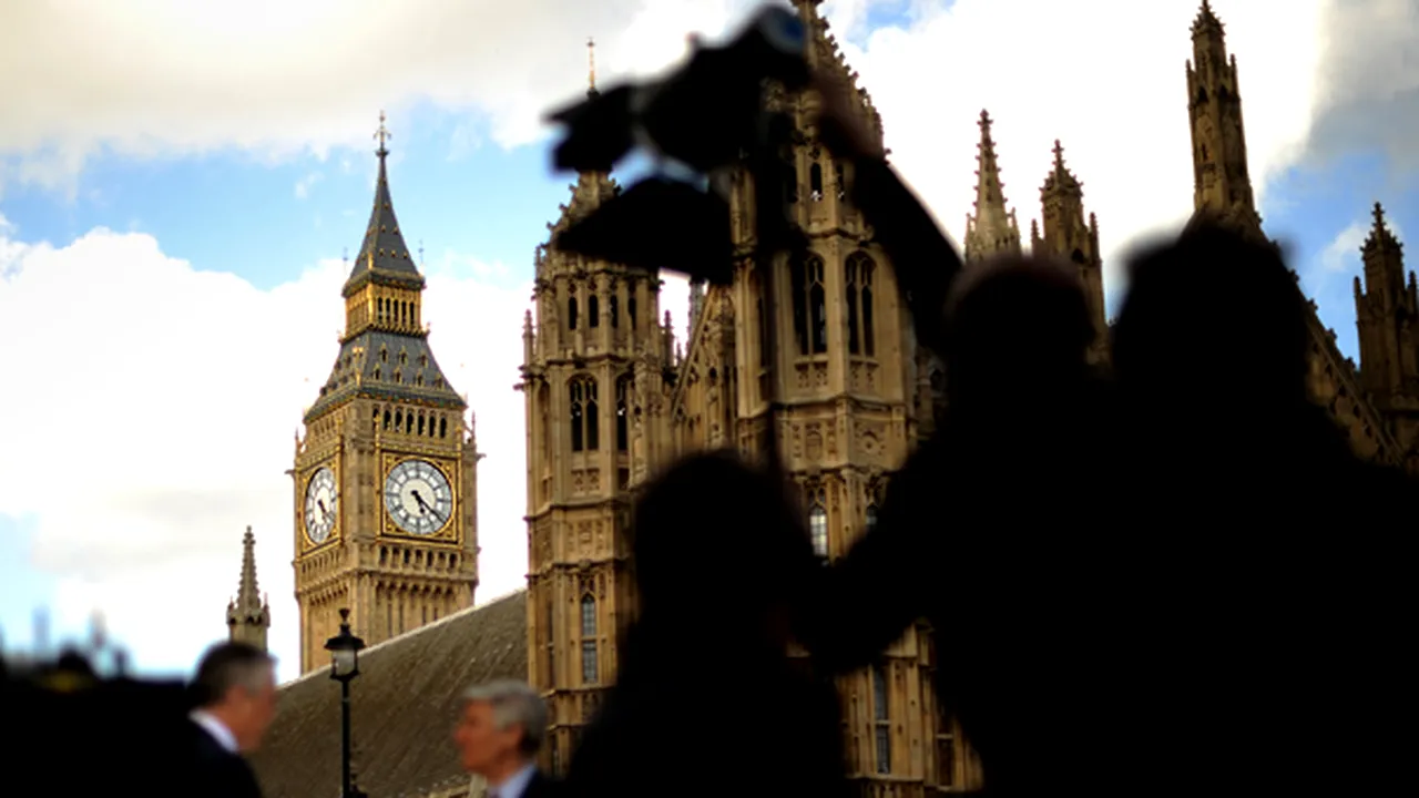 Parlamentul britanic, ascuns în beznă de teama protestatarilor ecologişti
