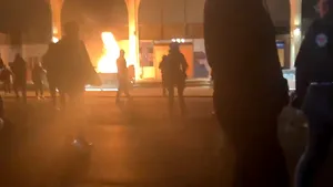 Pagube de 150.000 de euro în urma unui protest violent. Oamenii sunt nemulţumiţi de brutalitatea poliţiei