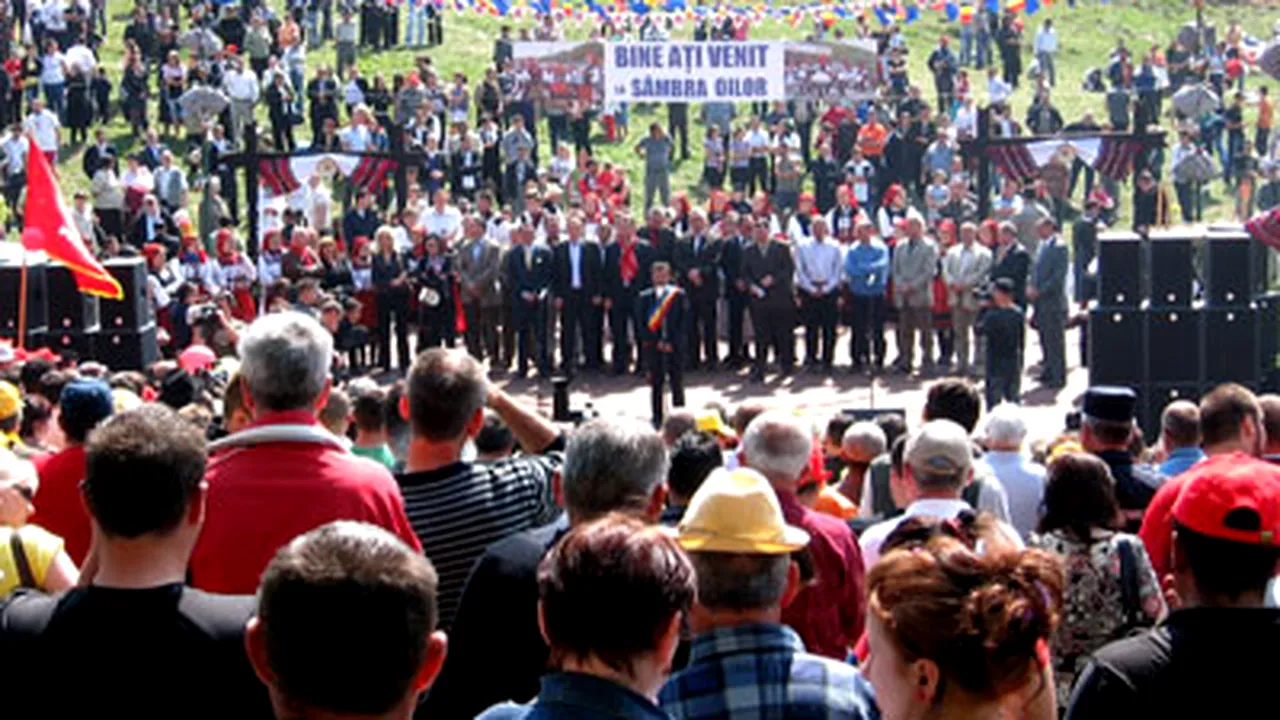 La Sâmbra Oilor, Băsescu şi Geoană s-au întâlnit doar pe scenă - GALERIE FOTO