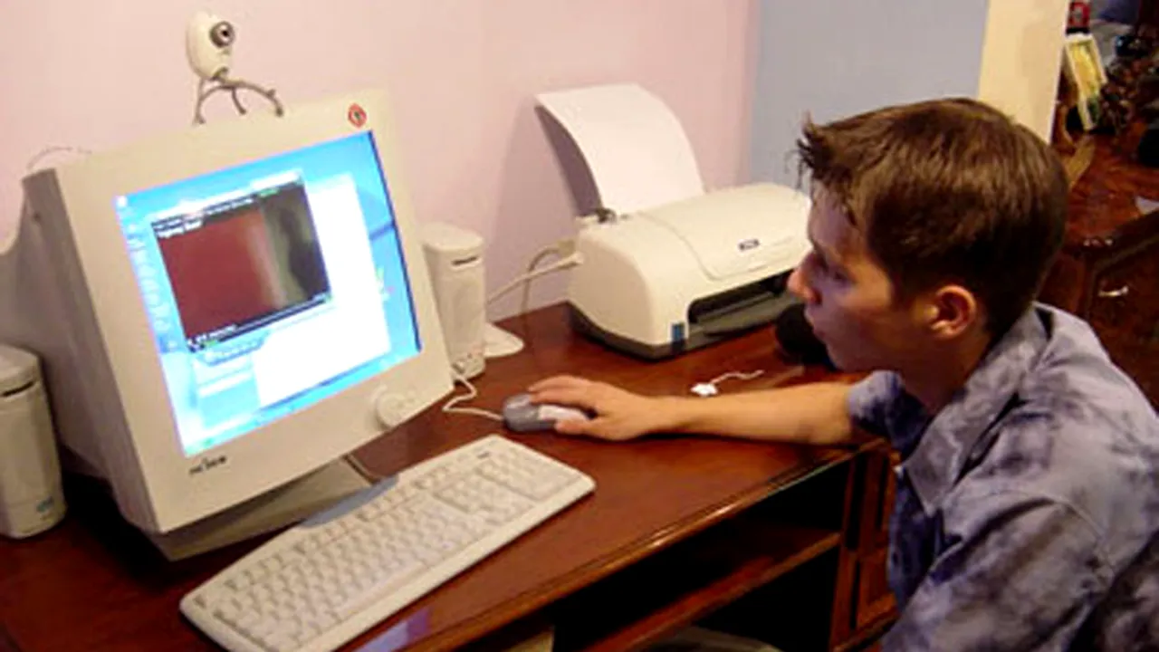 Peste 90% dintre adolescenţii români utilizează internetul pentru socializare