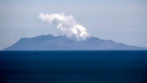 Bilanţul erupţiei vulcanice din Noua Zeelandă a ajuns la 17 morţi. Cei vinovaţi riscă 5 ani de închisoare 
