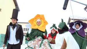 Cătălin Măruţă, îmbrăcat în coşar, în casa lui Petre Roman - FOTO