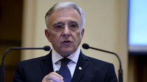 DECLARAŢIA ZILEI Mugur Isărescu, guvernatorul BNR: Am zis că aşa e frumos, să nu iau şi pensie şi salariu de la Banca Naţională