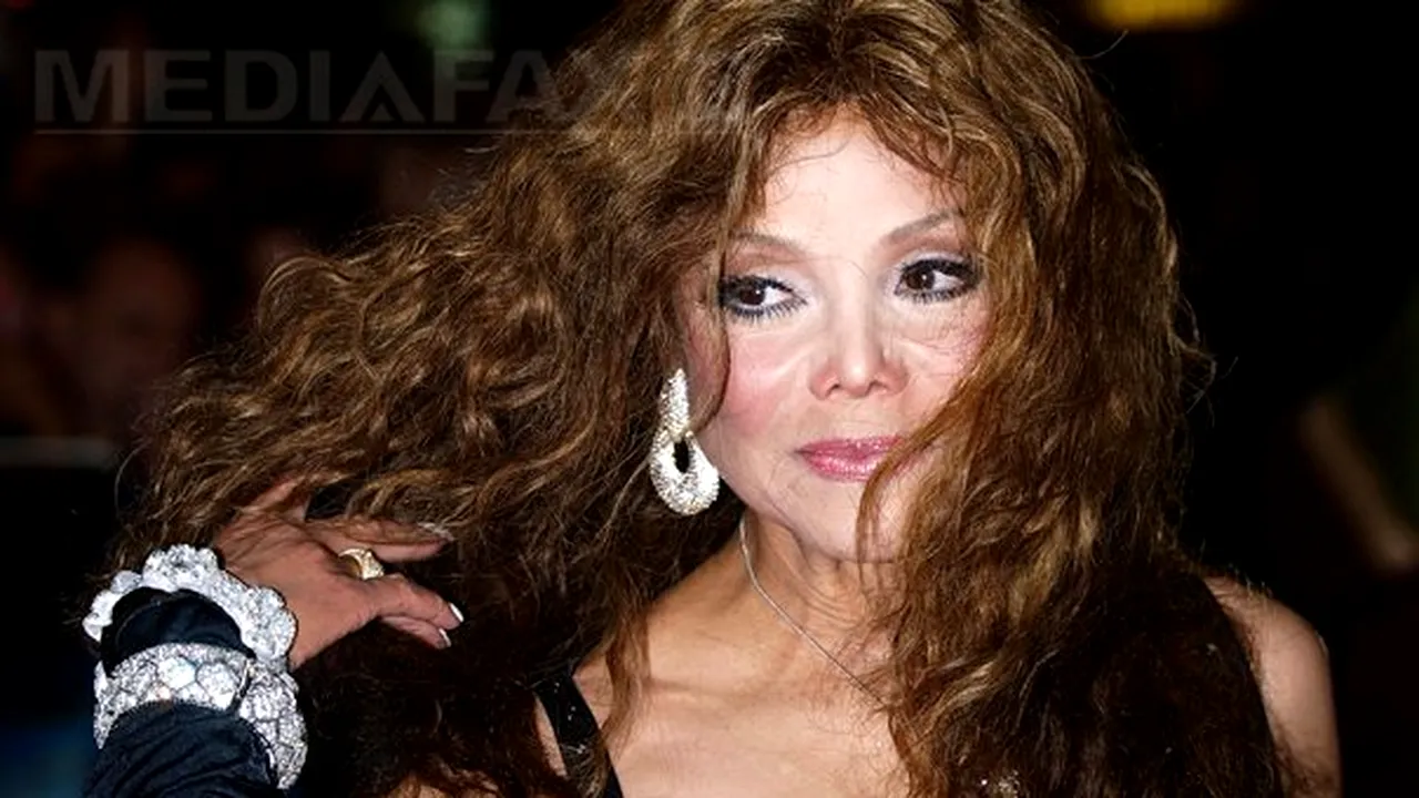 La Toya Jackson: Fostul soţ mă încuia într-o debara şi mă bătea dacă nu îi ascultam ordinele