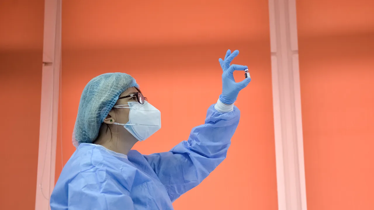 Vaccinarea anti-COVID în România. O nouă tranşă de ser Moderna ajunge în ţară