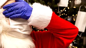 „Un Crăciun sobru”. Fără săruturi, îmbrăţişări şi cine festive mari, sunt condiţiile anunţate de un premier dintr-o ţară a UE