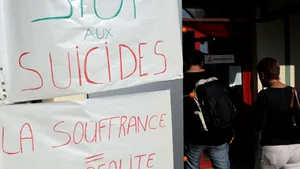 În ultimele 19 luni, 24 de muncitori ai France Telecom, s-au sinucis