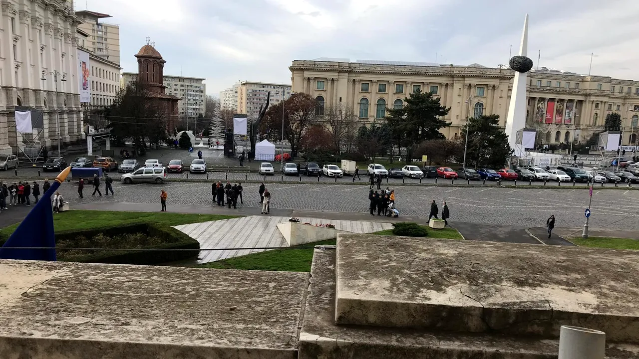 30 de ani de la Revoluţie. Tunelurile Securităţii şi biroul dictatorului Nicolae Ceauşescu, luate cu asalt de sute de oameni. VIDEO