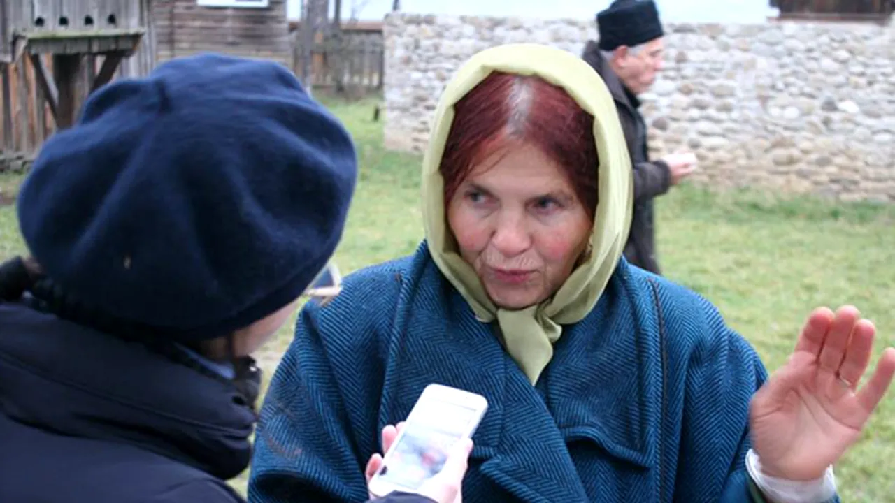 Profesoara ale cărei păpuşi au ajuns în SUA şi Franţa: Redau portul popular în splendoarea lui