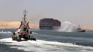 Canalul Suez: un remorcher s-a scufundat după o coliziune cu un petrolier