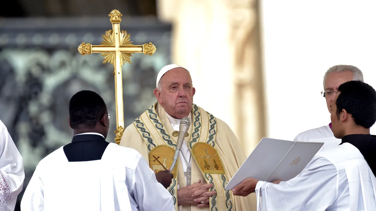 Papa Francisc, în Corsica, avertizează împotriva grupurilor spirituale care alimentează diviziunile