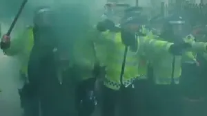 PROTESTE la Londra în urma victoriei conservatorilor, după violenţele de sâmbătă - VIDEO