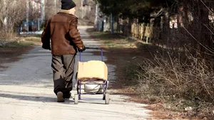 Studiu. Câţi români spun că ar putea trăi jumătate de an din economii