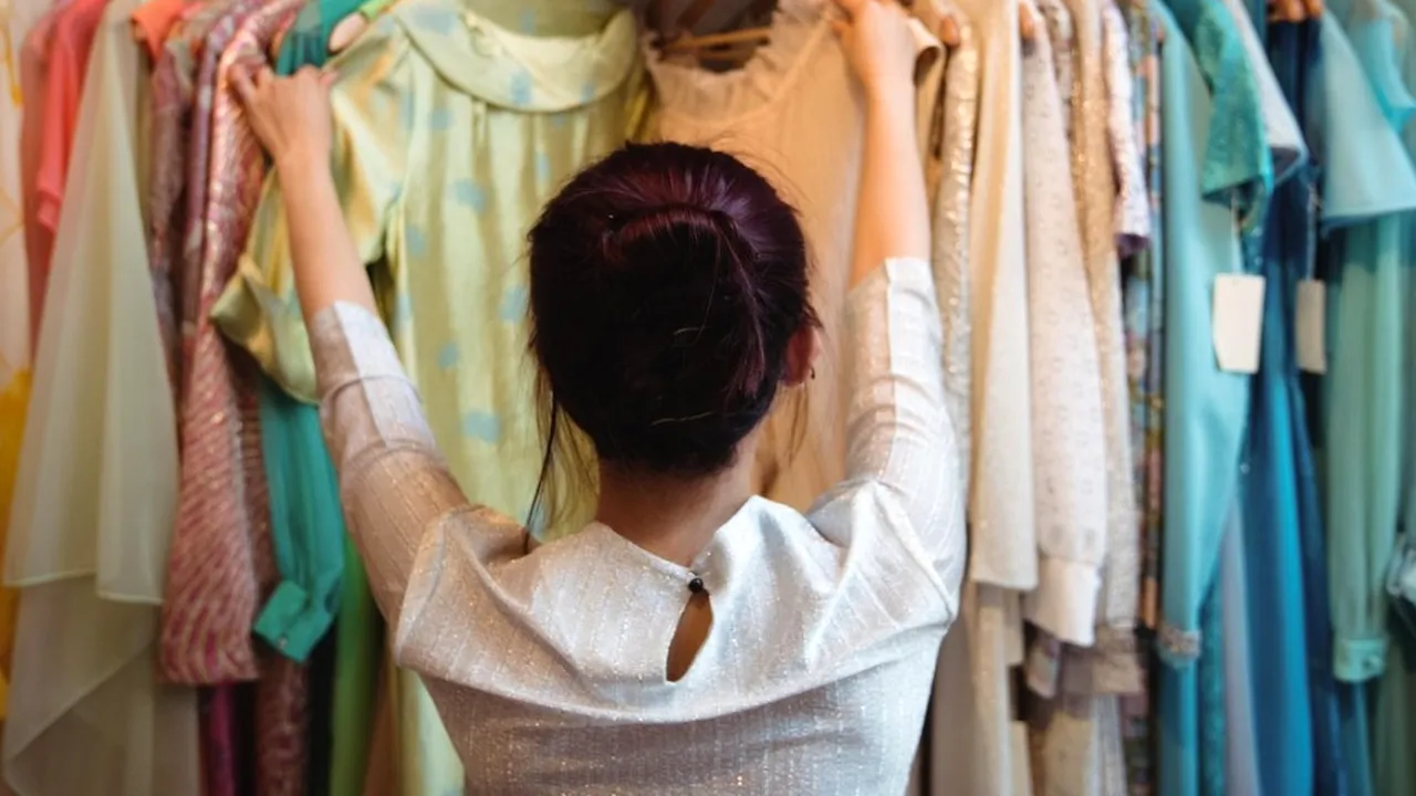 O tânără de 18 ani a lansat prima platformă de consultanţă fashion din România