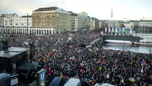 Sute de mii oameni din Germania participă la un miting împotriva extremei drepte 