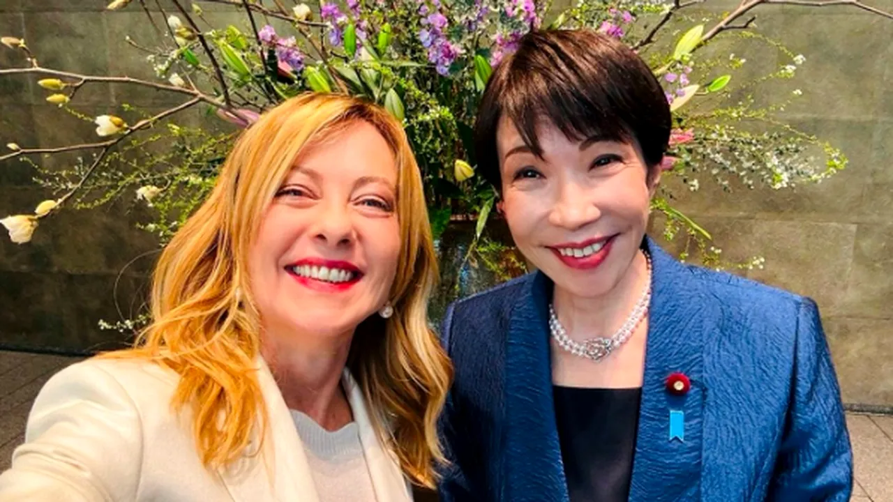 Fotografie în stil manga cu Giorgia Meloni și prim-ministrul japonez: „Din ce în ce mai aproape. Prietenie și armonie”