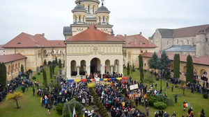 Un pod iluminat, cu margini de sticlă, va face legătura între Monumentul Unirii şi Catedrala din Alba Iulia  | GALERIE FOTO