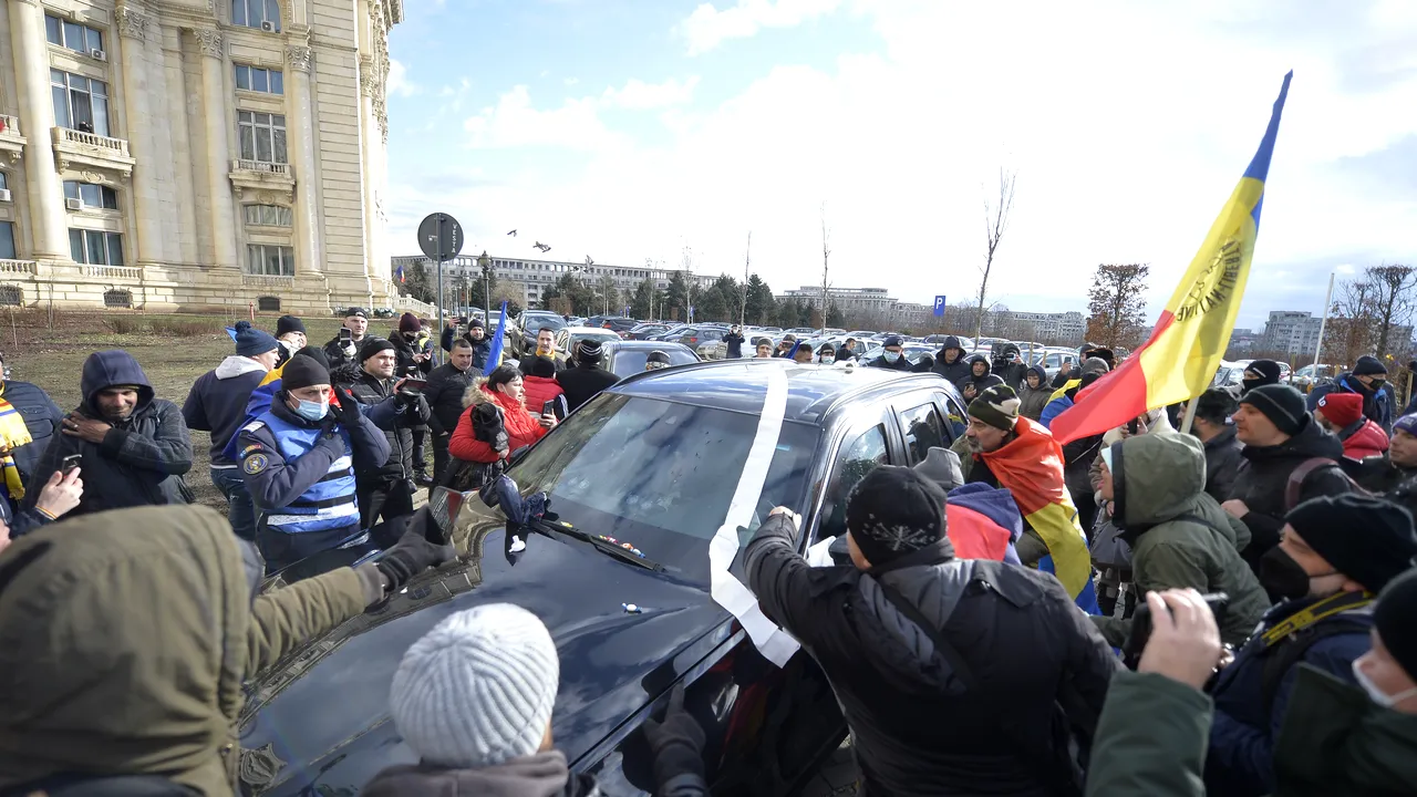 Suspecţii reţinuţi de poliţie în urma protestului de la Parlament se află puşi sub control judiciar. „Nu-mi reproşez nimic”