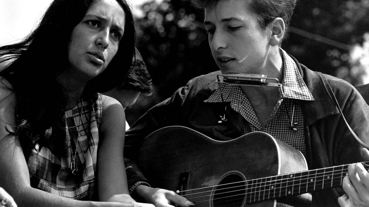 O stea în devenire: Bob Dylan, în sfârşit în vârful topurilor muzicale, la 78 de ani