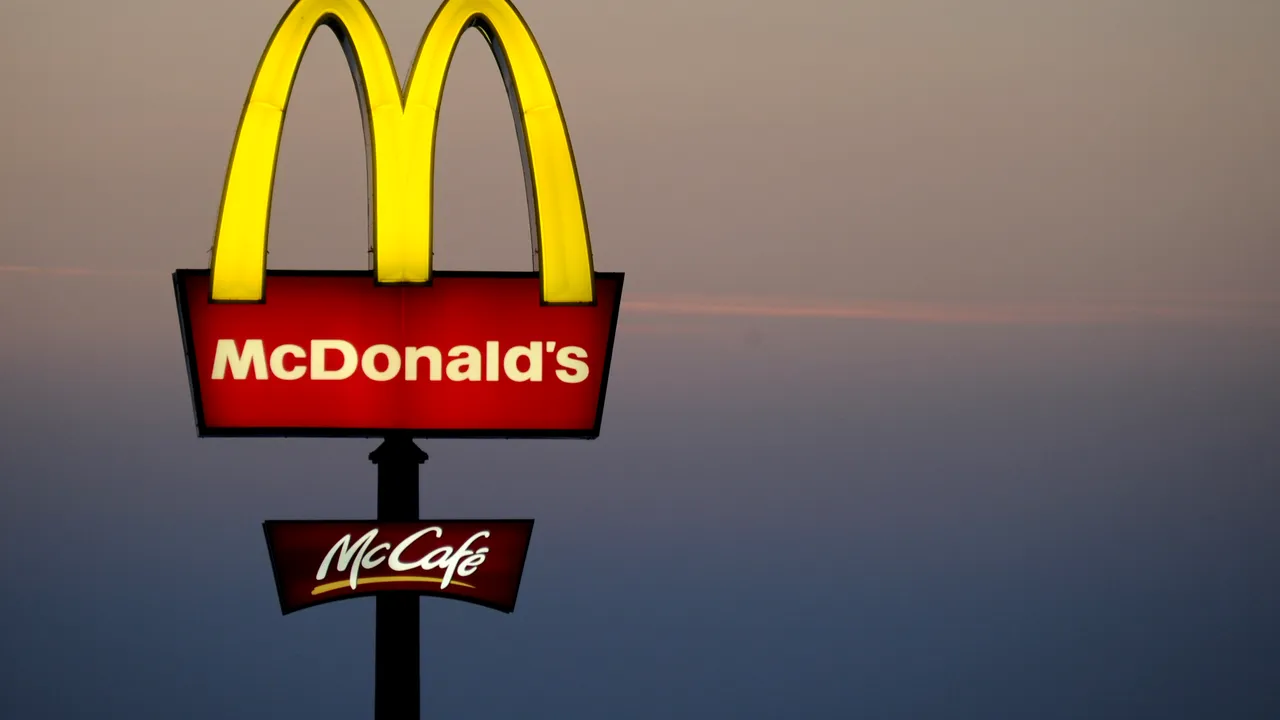SUA. McDonald's investeşte 100 de milioane de dolari pentru a readuce clienţii după epidemia de E. coli