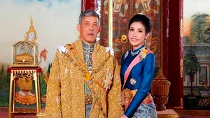 Regele Thailandei s-a izolat alături de 20 de femei. A închiriat un hotel întreg pentru haremul său