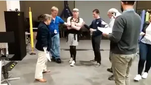 Un astronaut „reînvaţă” să meargă pe Pământ după ce a petrecut 197 de zile pe Staţia Spaţială Internaţională VIDEO