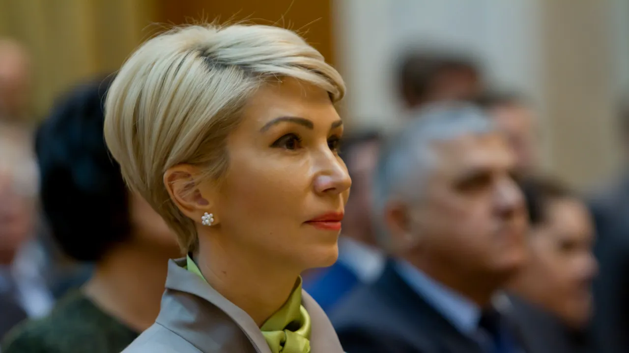 Raluca Turcan: 