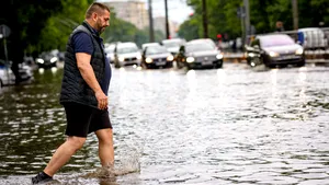 Alertă maximă și mobilizare totală la Primăria Capitalei după emiterea codului roșu de ploi