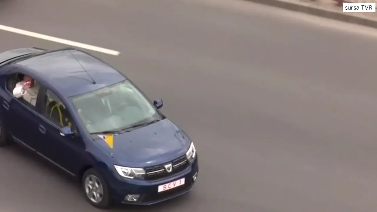 Papa cu Loganul, Iohannis cu Mercedesul. De ce nu a vrut Suveranul Pontif o maşină blindată | FOTO, VIDEO