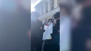 Protestatară rusă arestată pentru că a afişat o foaie albă