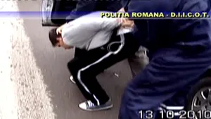 Patru persoane au fost prinse în timp ce încercau să vândă un kilogram de cannabis