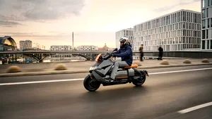 BMW intră pe o nouă piaţă. Cât va costa scuterul electric care prinde până la 120 km/h