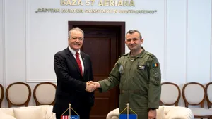 Ambasadorul SUA în România, în vizită la Baza Aeriană Mihail Kogălniceanu. S-a întâlnit cu trupele americane
