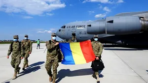 FOTO Aproape jumătate din militarii români din Afganistan au fost repatriaţi