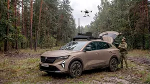 Renault și Thales transformă un SUV într-un centru mobil de comandă. Cum arată vehiculul militar