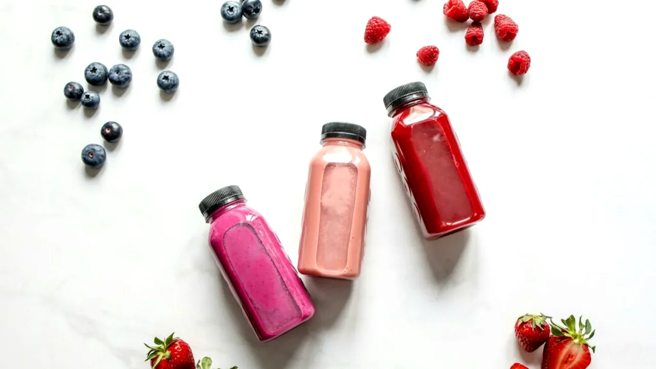 Smoothie-uri, sucuri sau fructe întregi? Care este cea mai sănătoasă modalitate de a consuma fructe?