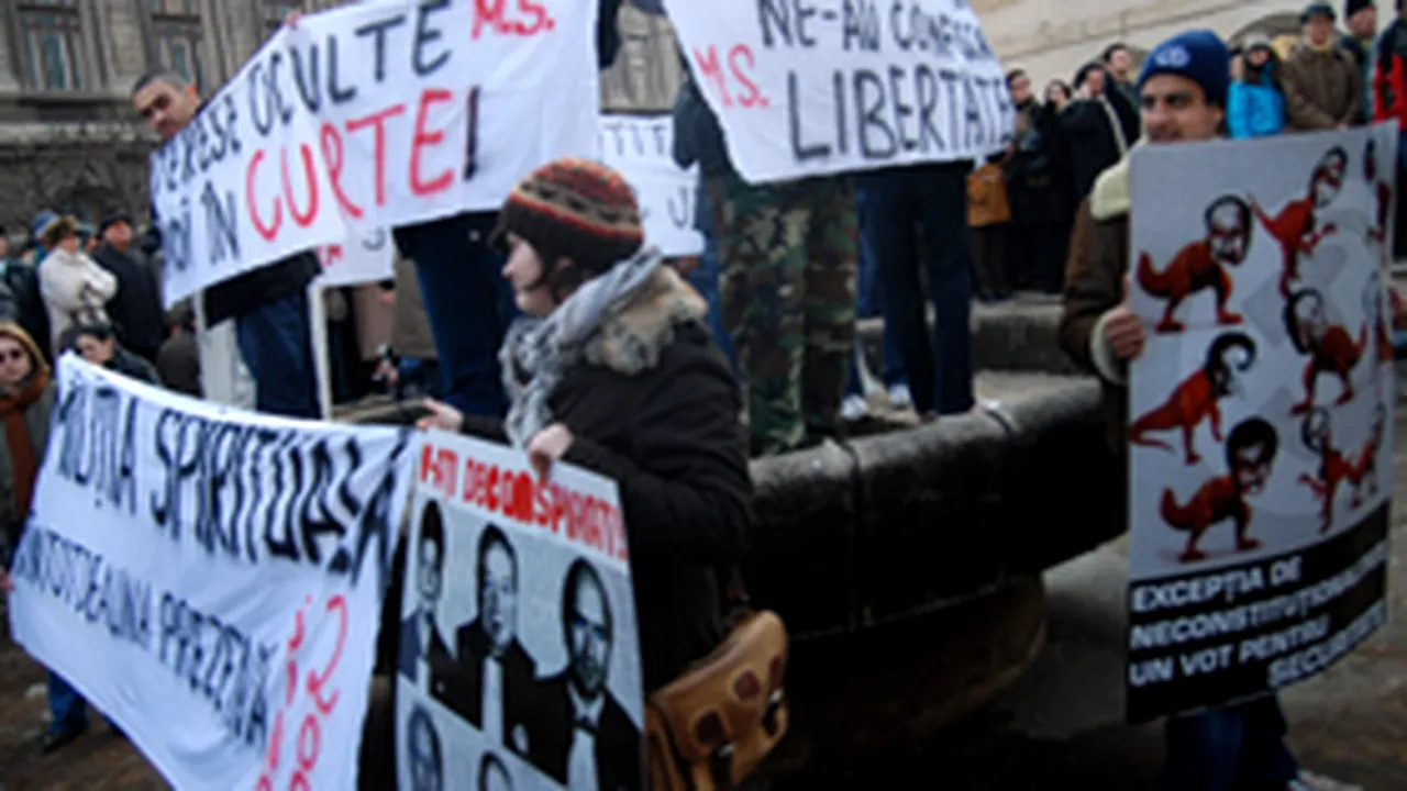 Protest în Piaţa Universităţii faţă de decizia privind CNSAS