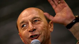 Băsescu s-a plâns că oligarhii îl împiedică să informeze despre votul uninominal
