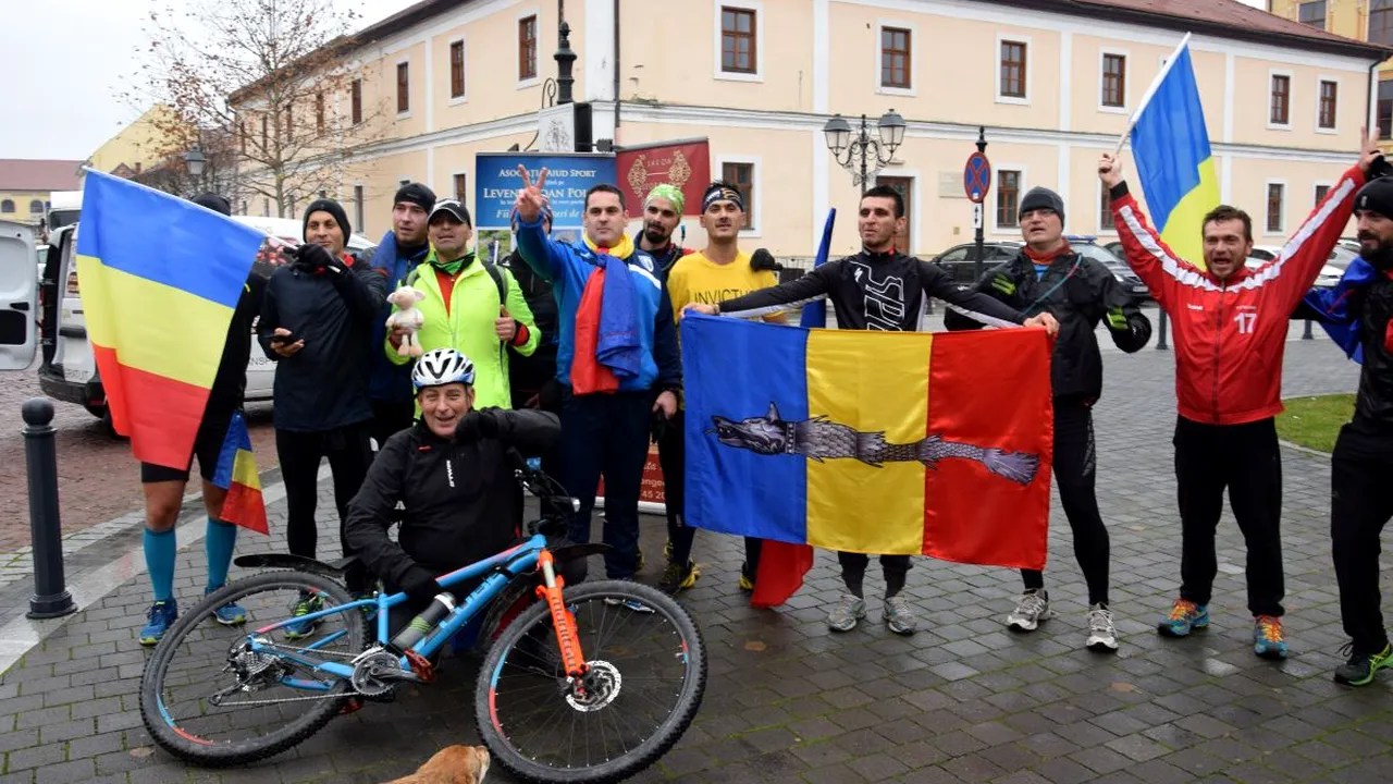 1 DECEMBRIE: Zeci de oameni au alergat 33 de kilometri, de la Aiud la Alba Iulia, de Ziua Naţională | GALERIE FOTO 