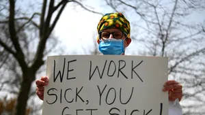 Scandal de proporţii pe tema măştilor chirurgicale: Motivul pentru care mai multe asistente medicale şi-au suspendat activitatea