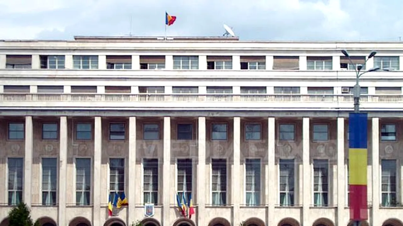 Guvernul nu va acorda nici în 2013 tichete de masă, va sista în continuare indemnizaţiile revoluţionarilor şi va păstra angajările îngheţate