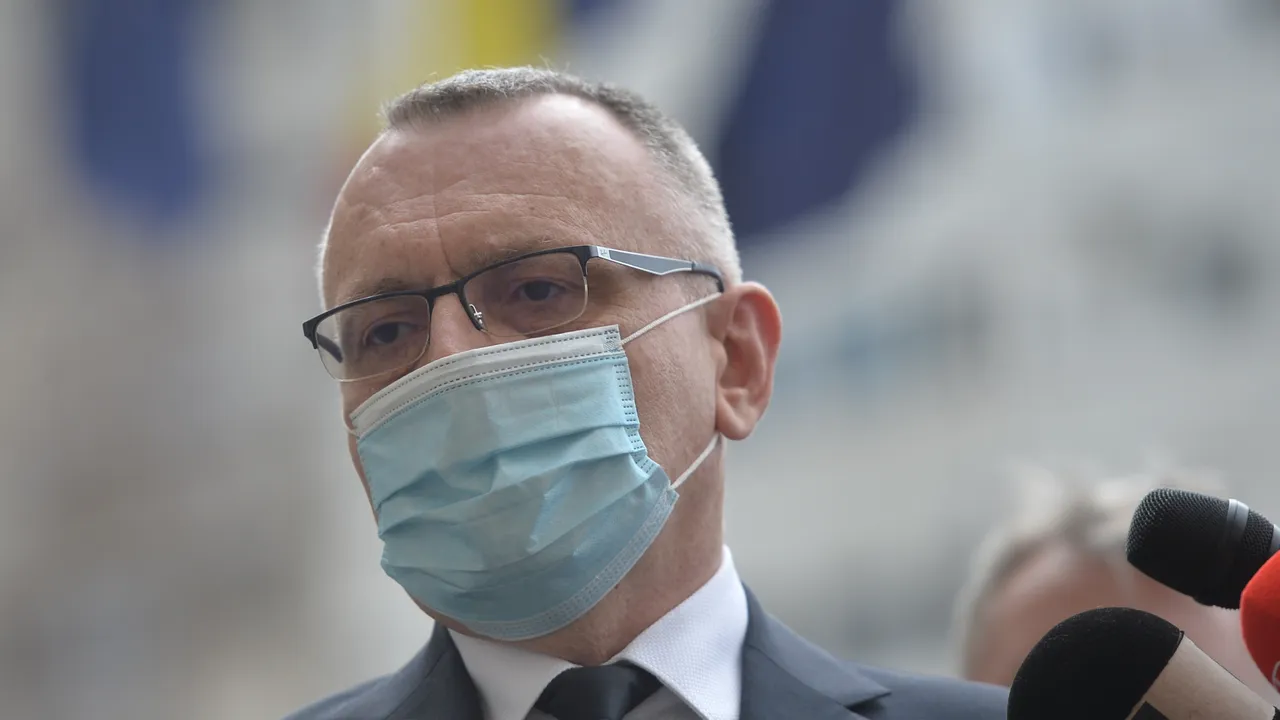 Profesorii nevaccinaţi ar putea să nu intre la examenele naţionale. Cîmpeanu anunţă recompense motivante pentru supraveghetori