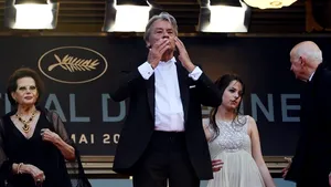 Alain Delon îşi vinde la licitaţie colecţia de vinuri