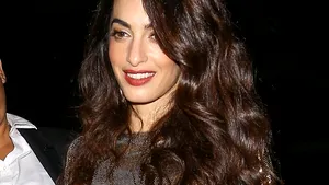 Amal Clooney, o apariţie strălucitoare în cadrul unui eveniment tribut, dedicat Versace, în Beverly Hills | FOTO