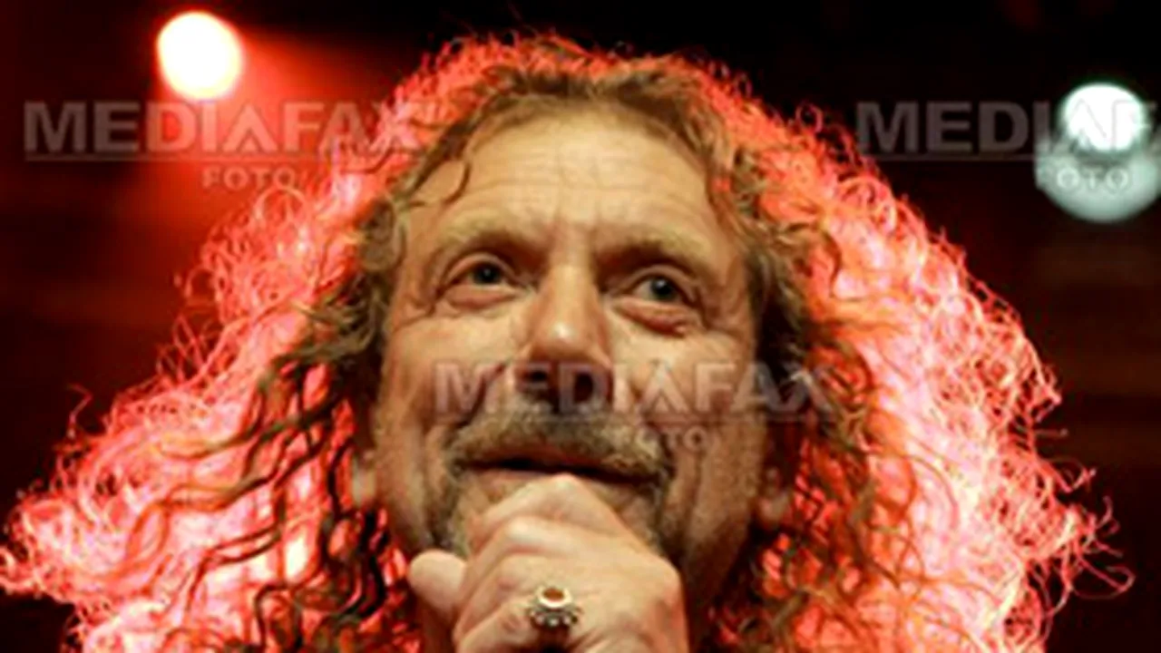Robert Plant le-a arătat bucureştenilor că rock-ul se poate trăi intens şi la 59 de ani