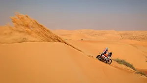 Pilotul român Emanuel Gyenes câștigă etapa a 2-a din Raliul Dakar și rămâne lider la clasa Original