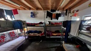 Peste 50 de cetăţeni români au fost găsiţi locuind în „condiţii inumane” la o fermă din Olanda