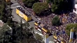 Golden State Warriors a sărbătorit câştigarea titlului în NBA alături de un milion de fani - VIDEO